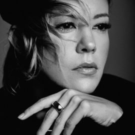 Boina: Alin Jotar Anillo: Pomellato