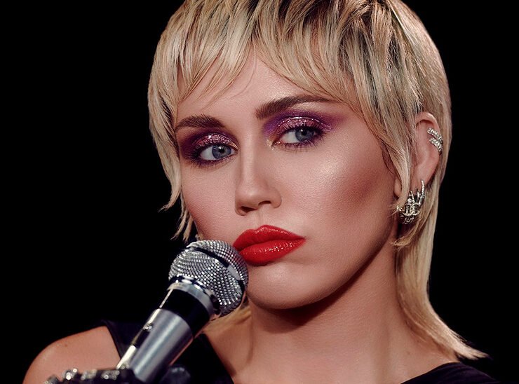 Miley Cyrus se pone retro con una emotiva carta