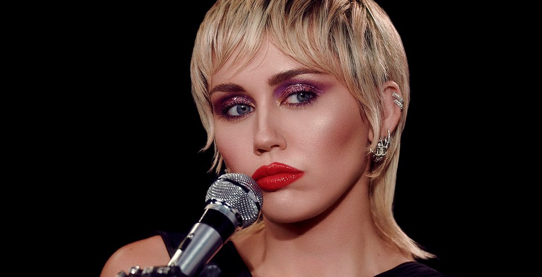 Miley Cyrus se pone retro con una emotiva carta