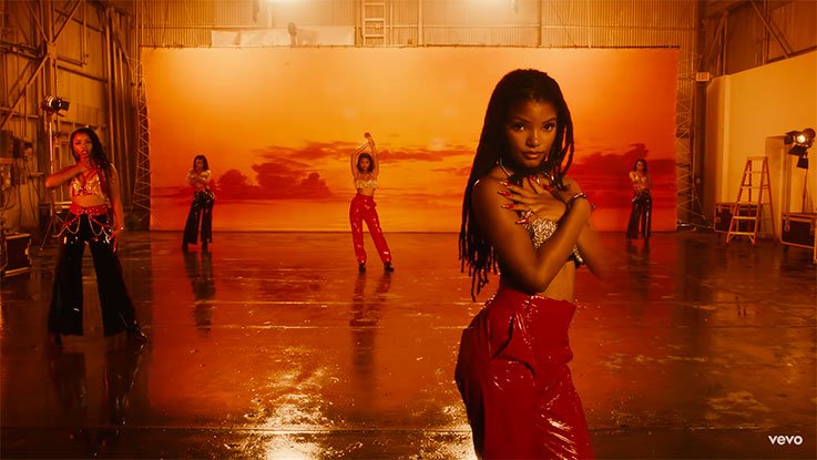 Chloe x Halley Grammys