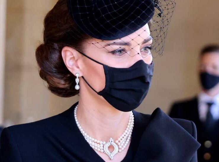 El mensaje que envía Kate Middleton con las joyas que usó en el funeral