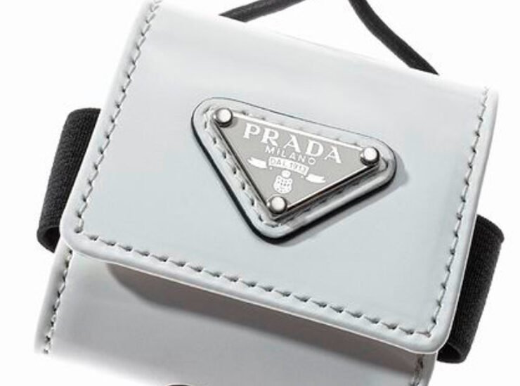 Prada lanza el earphone case que estabas esperando