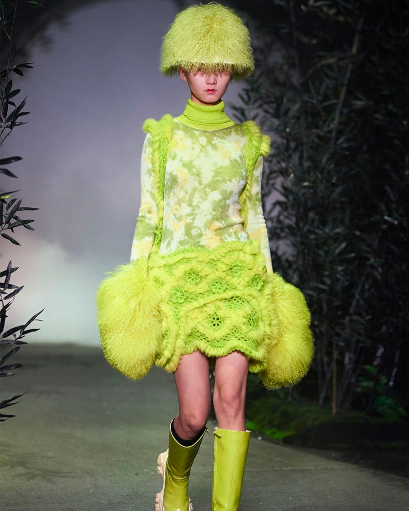 Angel Chen presentó "Daughter of the Dragon" en pasarela otoño-invierno 2021 