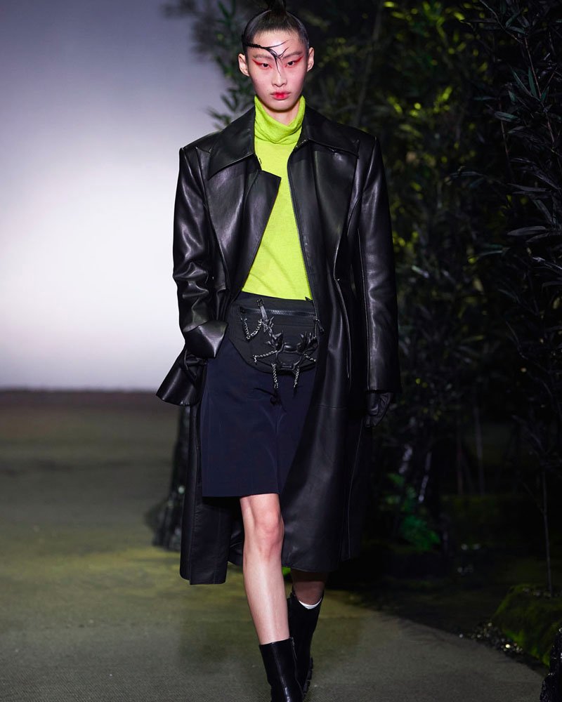 Angel Chen presentó "Daughter of the Dragon" en pasarela otoño-invierno 2021 