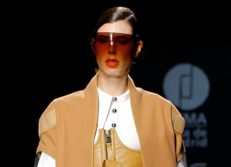 Maya Hansen nos muestra la sensualidad en tiempos de pandemia