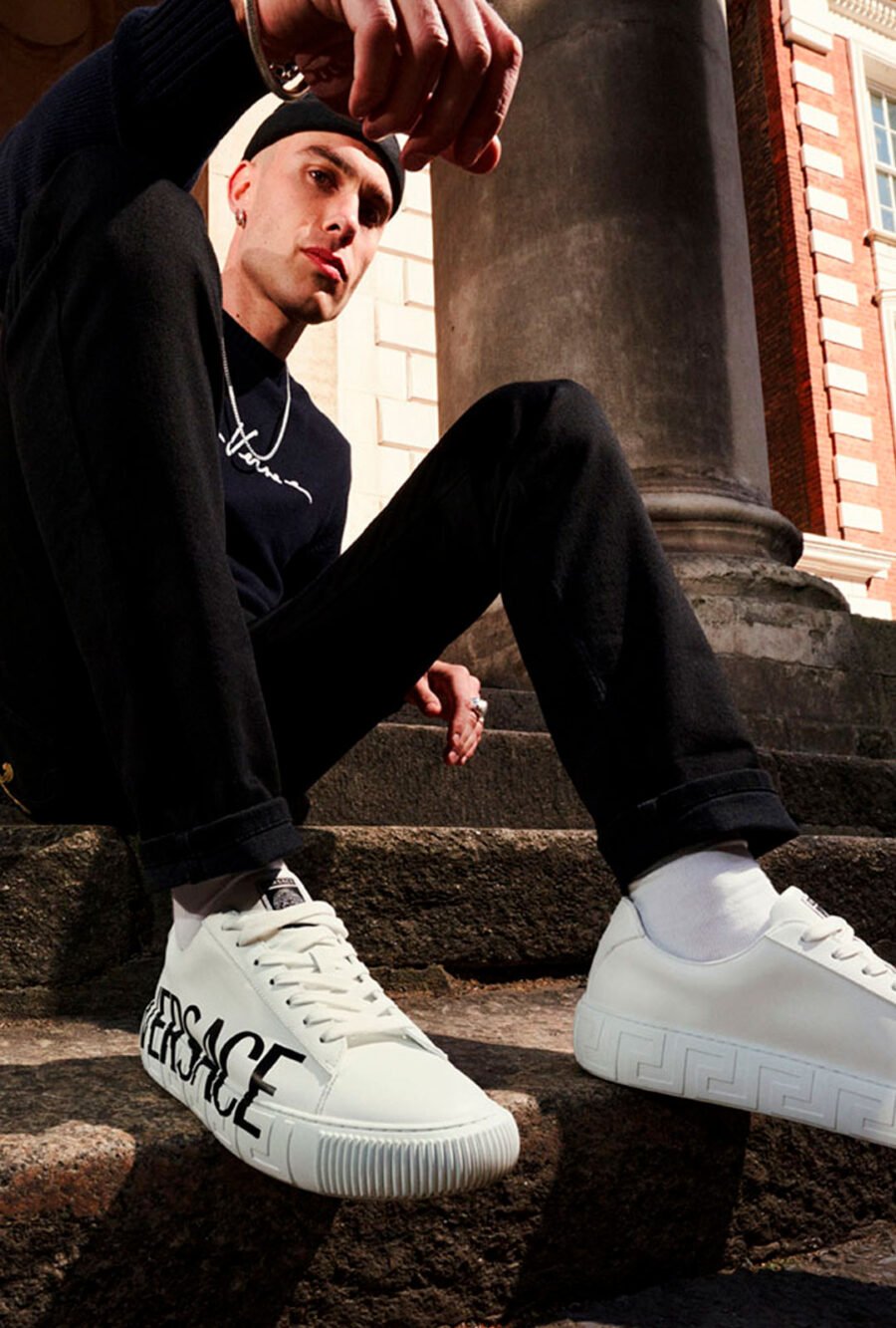 La innovadora campaña de Versace Greca