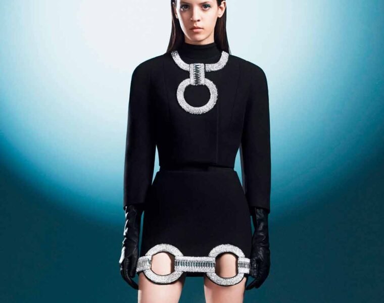 Marte inspiró a David Koma a crear diseños surrealistas