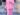 Irina Shayk pasea con increíble atuendo rosa de Hugo Boss