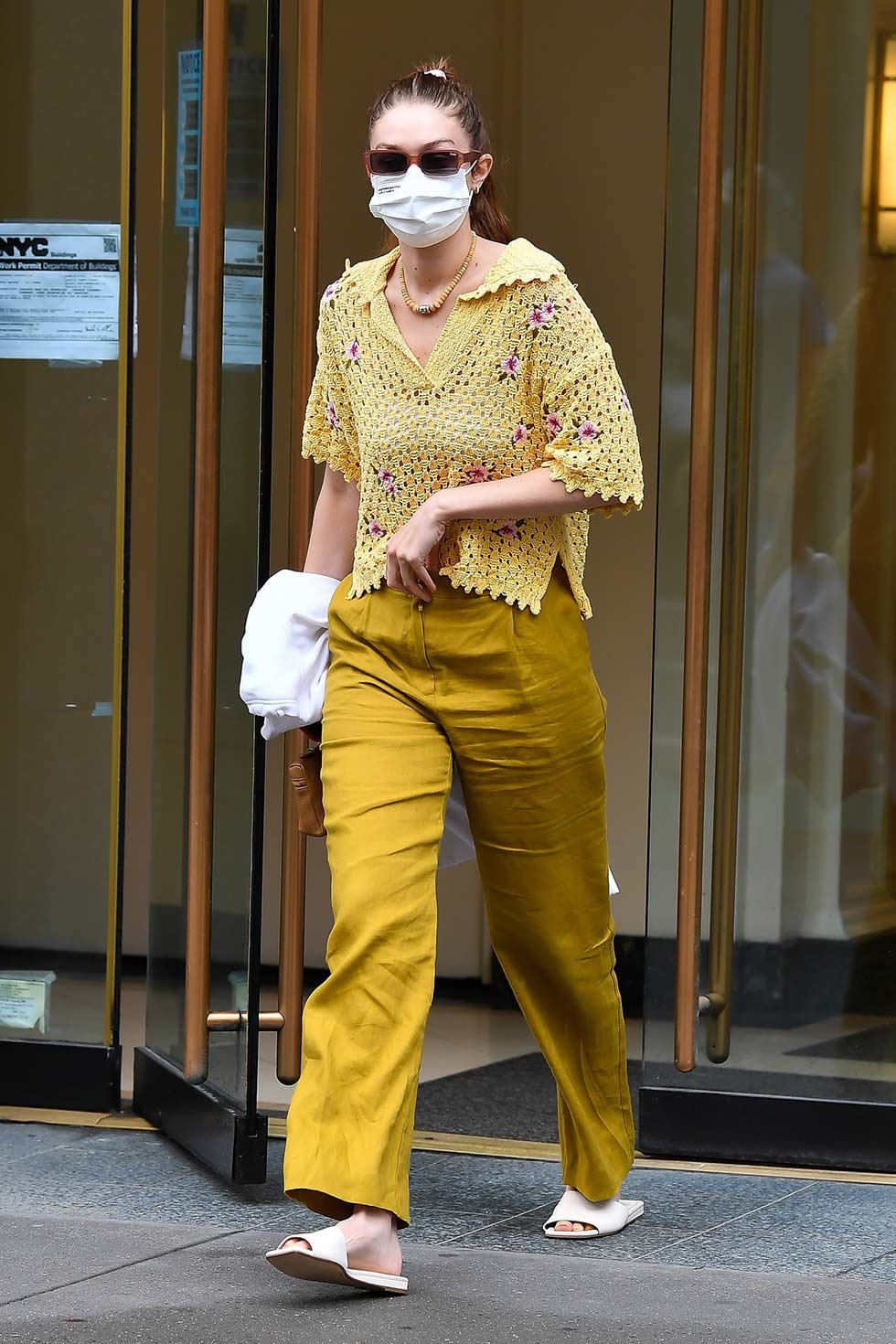 Gigi Hadid luciendo Mango