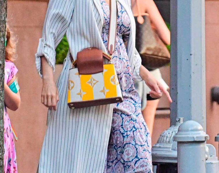 Blake Lively y su momento cool en Mango