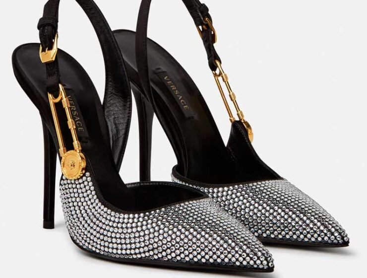 Zapatillas Versace que necesitas en tu clóset