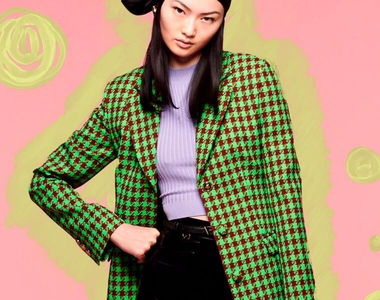 Versace lanza colección resort 2022