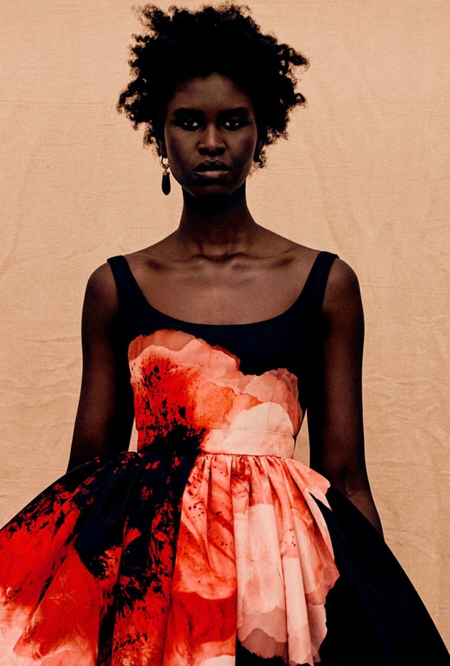 5 atuendos de Alexander McQueen inspirados por el arte