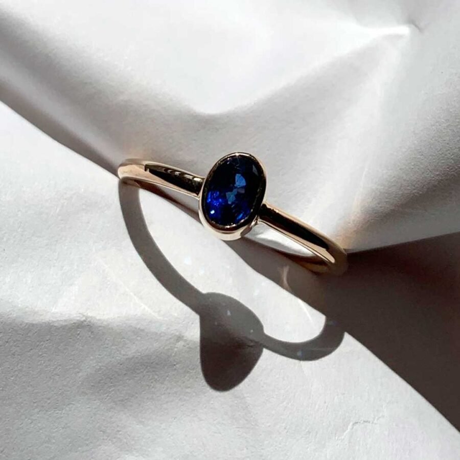 La historia del zafiro, la gema azul del romance