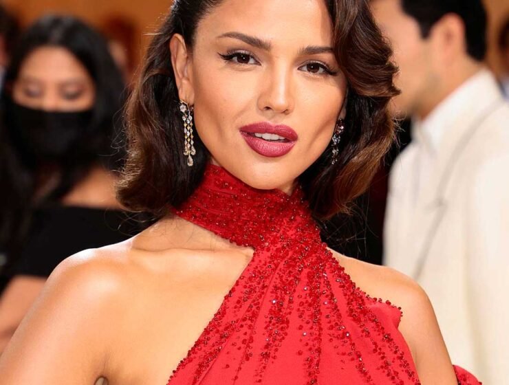 Eiza González, una diosa en la MET Gala con Versace