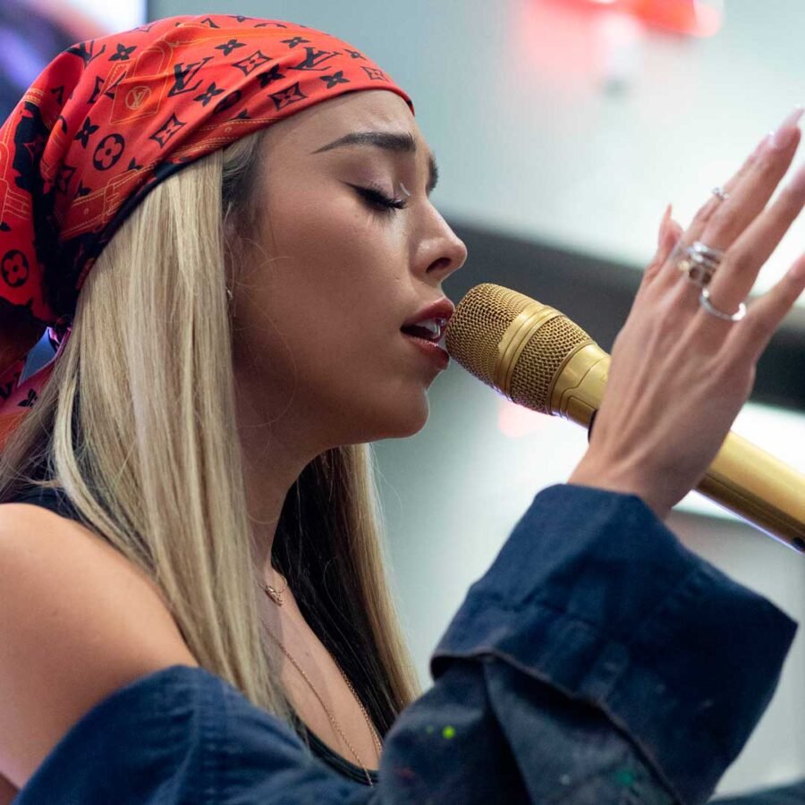 Puma celebró la herencia latina junto a Danna Paola