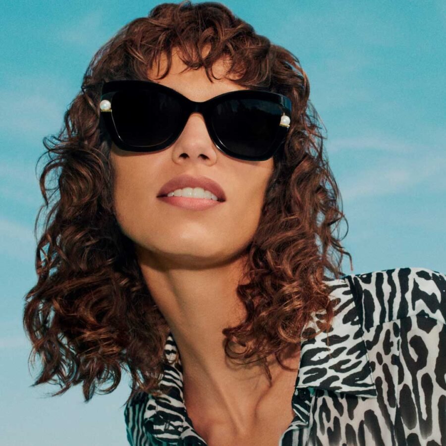 Carolina Herrera presenta su primera campaña de eyewear