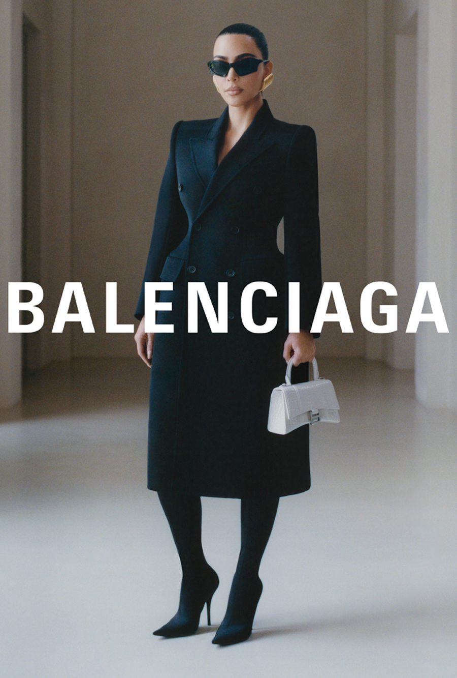 Balenciaga lanza campaña protagonizada por Kim Kardashian