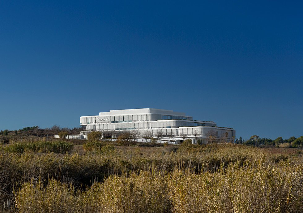 Casa-Fábrica Natura Bissé, lleva a la arquitectura a otro nivel | Noir  Magazine