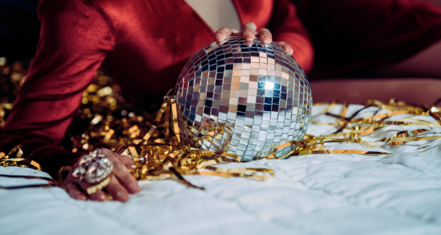 “TENGO QUE MORIR TODAS LAS NOCHES”: EL RETRATO DE LA COMUNIDAD LGBTQ+ EN LOS AÑOS 80