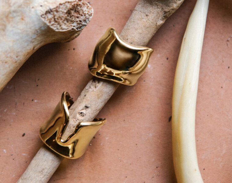 TIFFANY & CO. LANZA LOS ANILLOS BONE Y SPLIT DE ELSA PERETTI PARA CELEBRAR EL 50° ANIVERSARIO DE LA LEGENDARIA DISEÑADORA 
