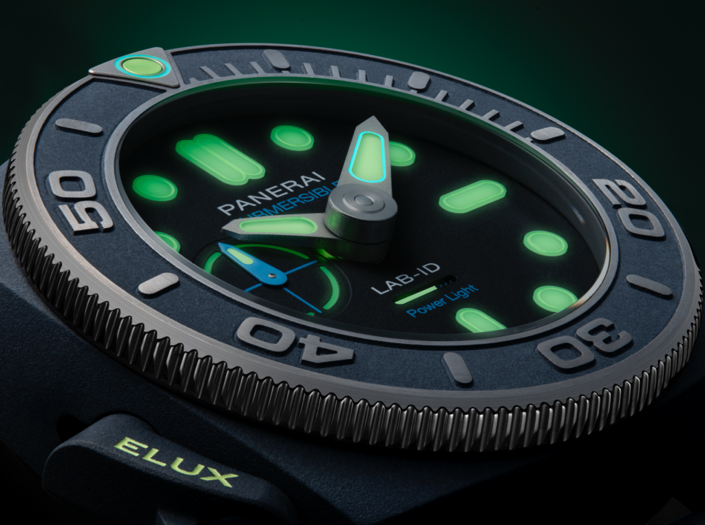 Reloj Panerai Submersible Elux LAB-ID PAM01800 con Bisel azul.