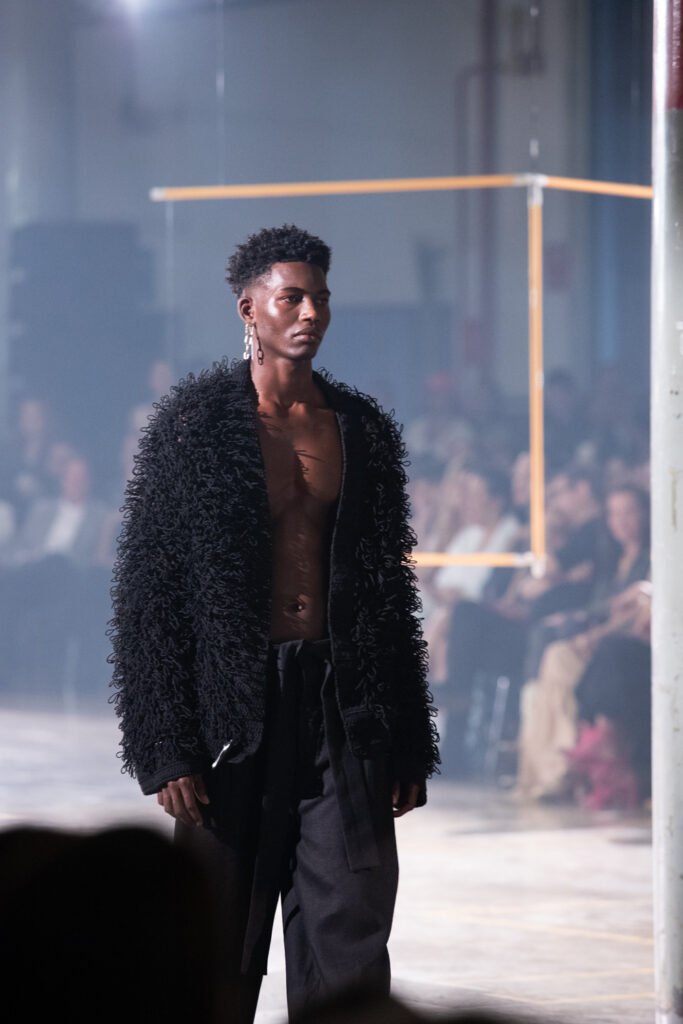 Pantalón capri con abrigo de colección Proceso de A New Cross.