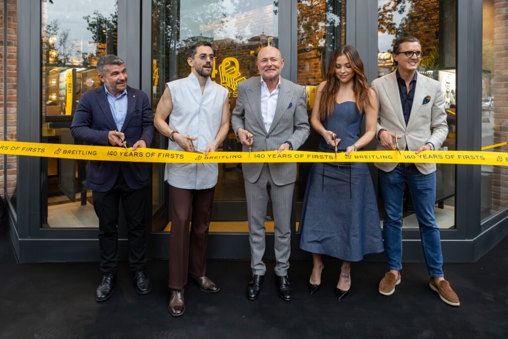 En el corte de cinta participaron también, Antoine Loron, Director General de Breitling LATAM y Mauricio Tabe, alcalde de Miguel Hidalgo.