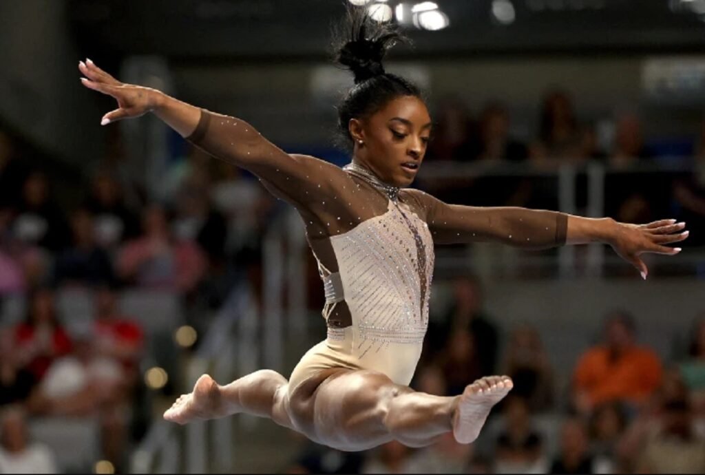 Simone Biles en su camino a los Juegos Olímpicos de Japón en su participación de Gimnasia.
