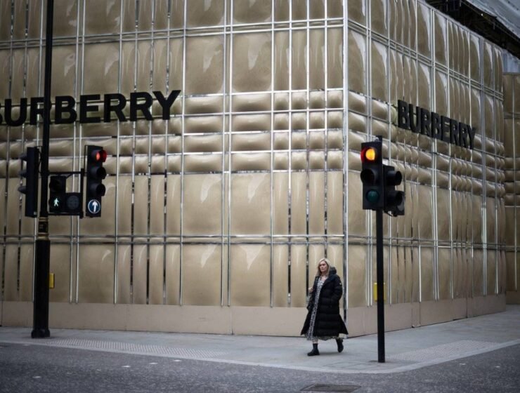 JOSHUA SCHULMAN EL NUEVO CEO DE BURBERRY: UNA TRAYECTORÍA VISIONARIA_ NOIR