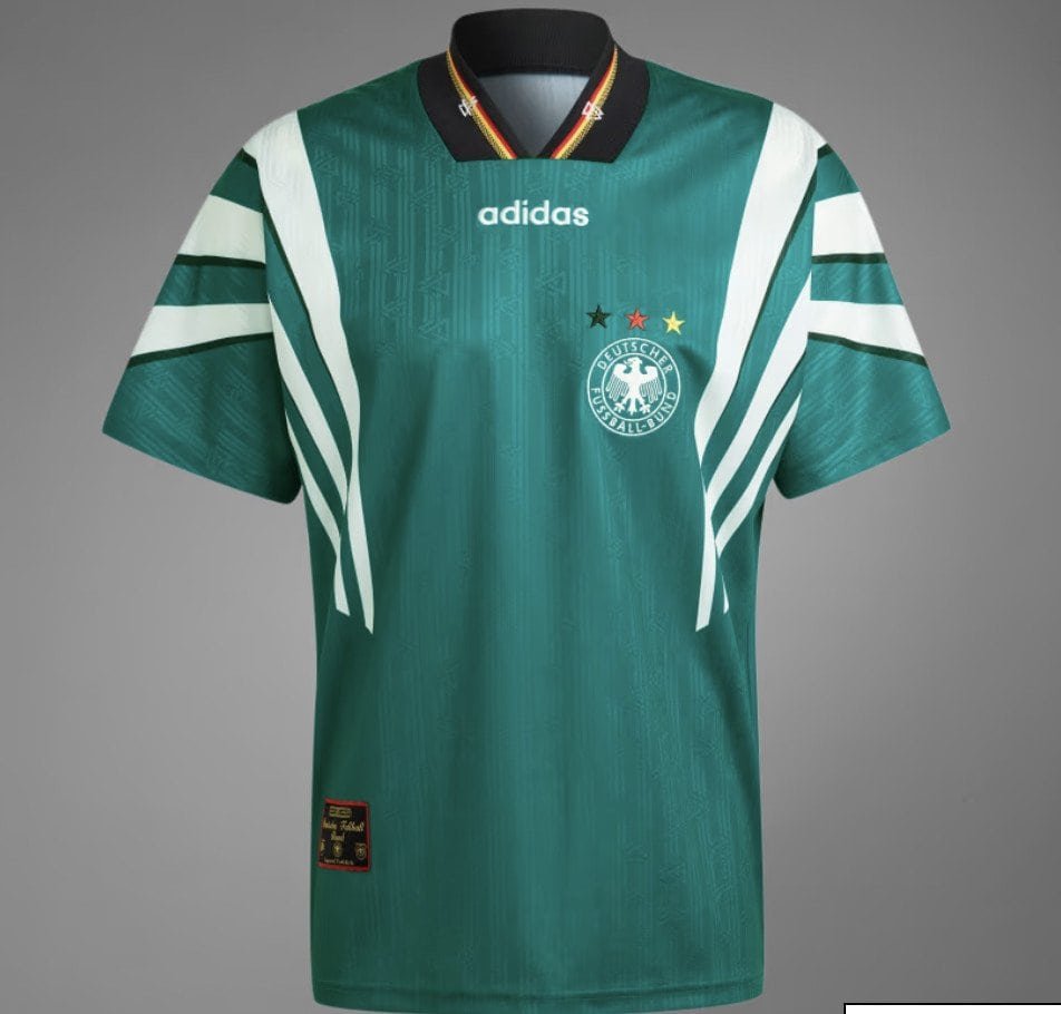 El jersey visitante de Alemania 1996 Adidas