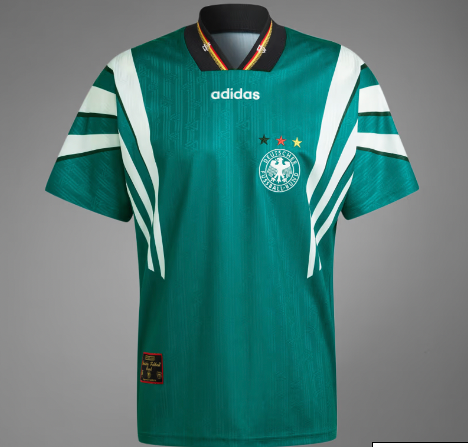 El jersey visitante de Alemania 1996 Adidas