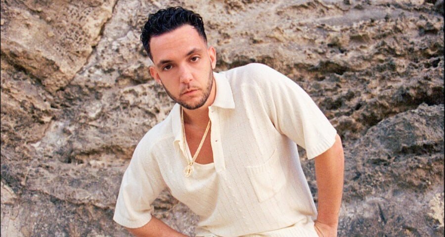 C. Tangana, cuyo nombre real es Antón Álvarez Alfaro, es uno de los artistas más influyentes y versátiles de la música urbana española.