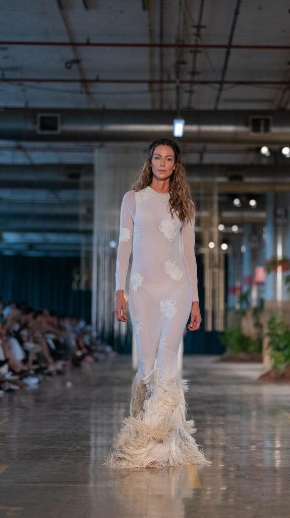 Vestido con bordado de Bless