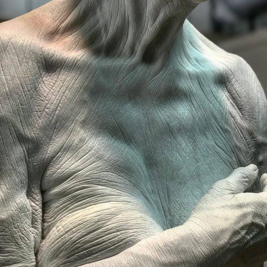 Escultura tallada en mármol