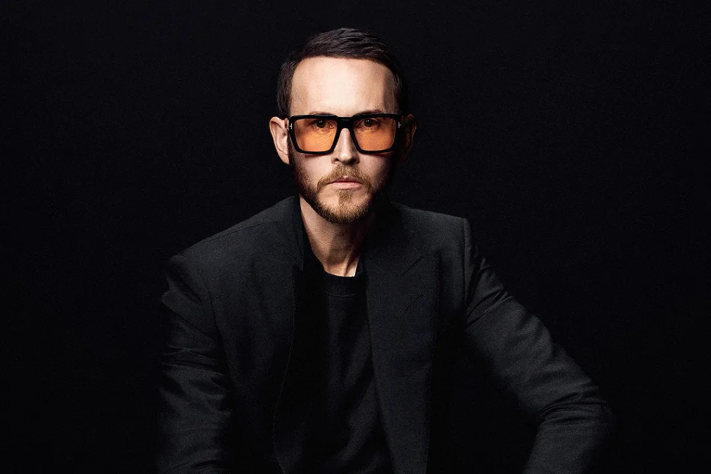 El diseñador Peter Hawkings en Tom Ford.