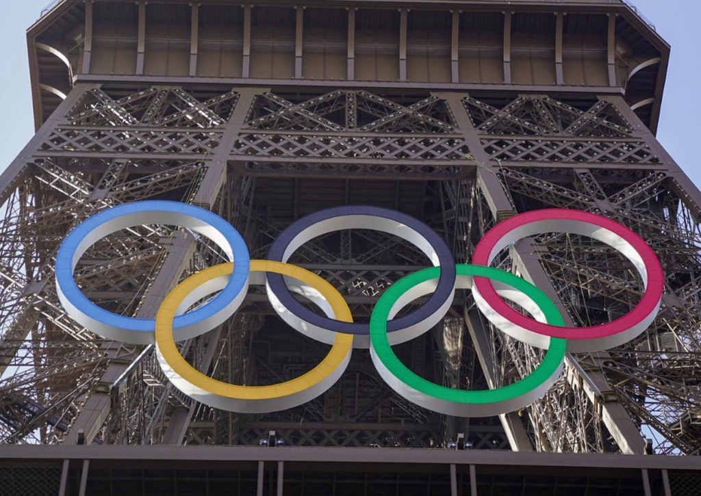 Detalle de aros de los Juegos Olímpicos de Paris 2024