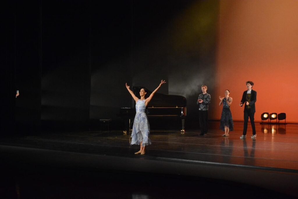 Elisa Carrillo en Alma en Movimiento en el Palacio de Bellas Artes. 