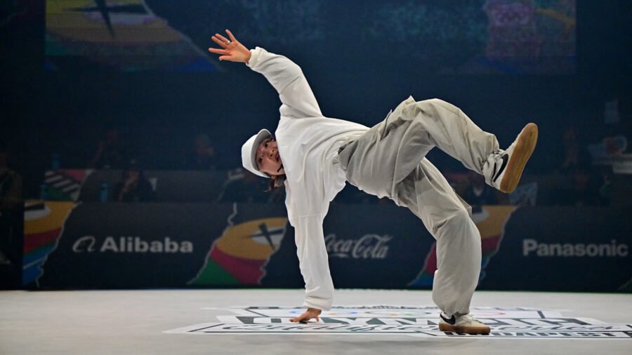 Bailarin breaking Juegos Olímpicos