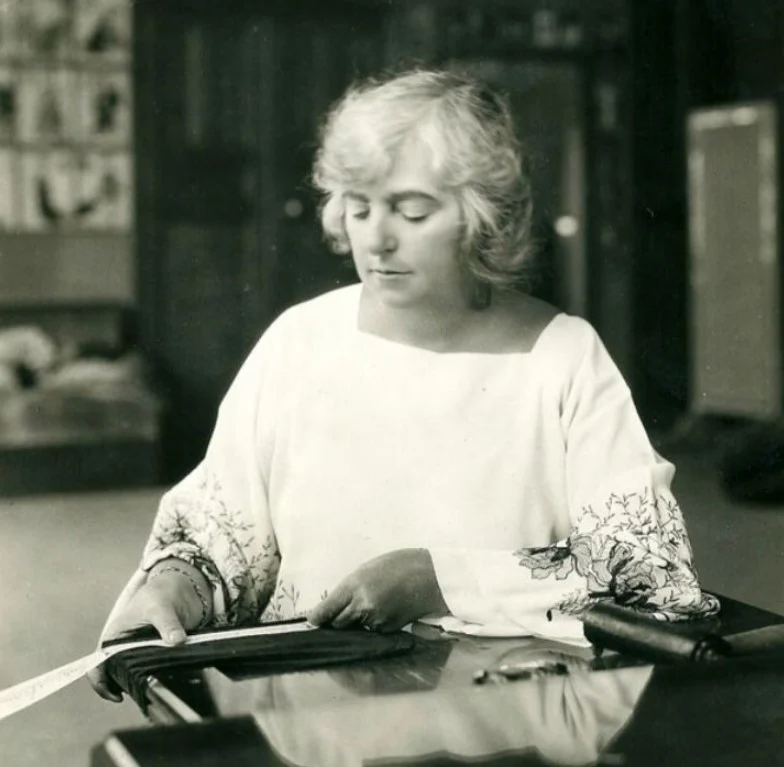 Madeleine Vionnet diseñadora pionera en este estilo strapless. 