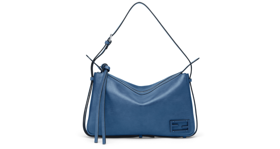 Para el Otoño/Invierno 2024, FENDI presenta Simply FENDI, un nuevo bolso hobo de hombro suave.