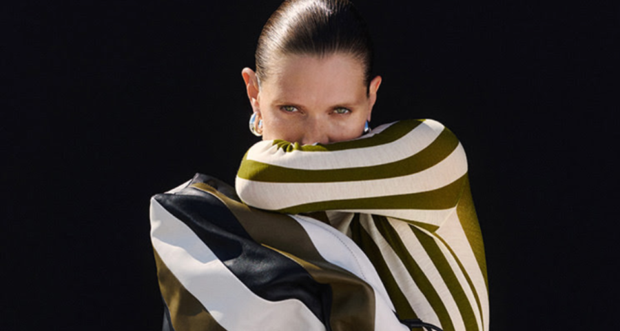 La tendencia de las ‘rayas en la ropa’  es un estilo clásico que ha evolucionado adaptándose a diversas épocas y modas sin perder su esencia.