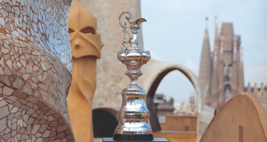 La colaboración de OMEGA con esta regata de fama mundial comenzó en 1995, cuando la firma apoyó al Emirates Team New Zealand capitaneado por el legendario navegante Sir Peter Blake.