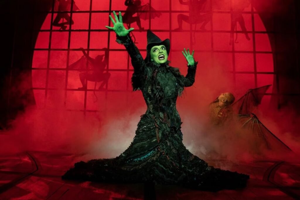 Elphaba de Wicked: The Life and Times of the Wicked Witch of the West. 