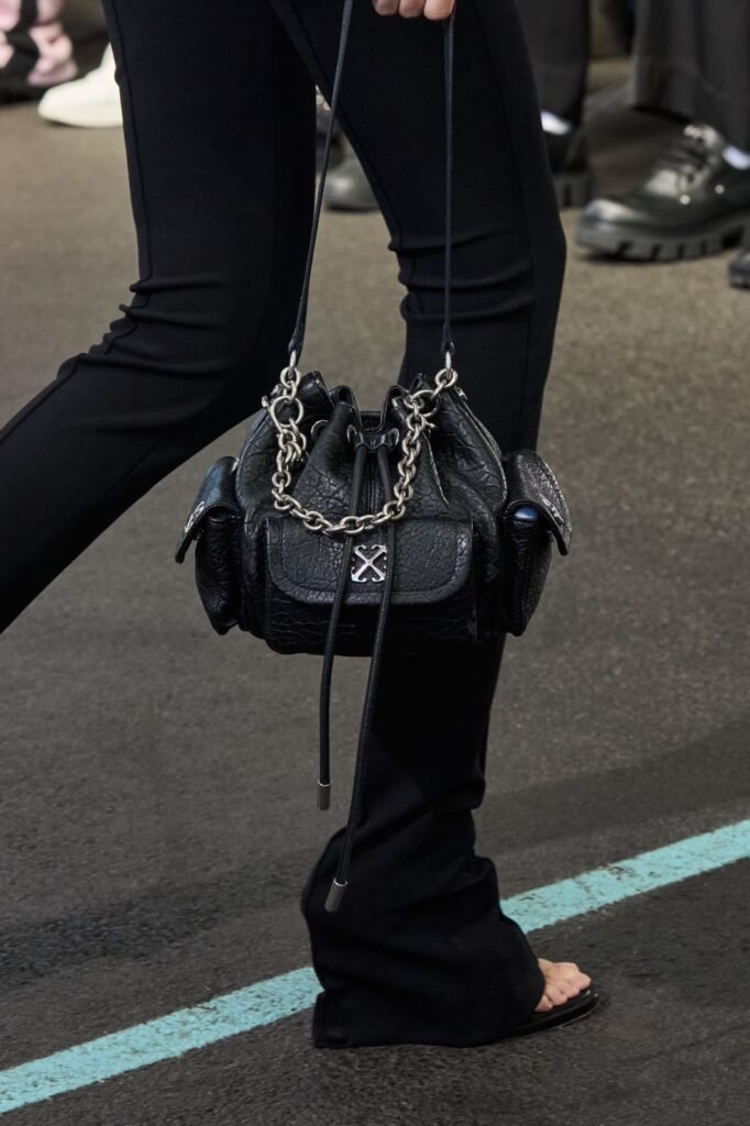 Off White Primavera Verano 2025, Nueva York Fashion Week. 