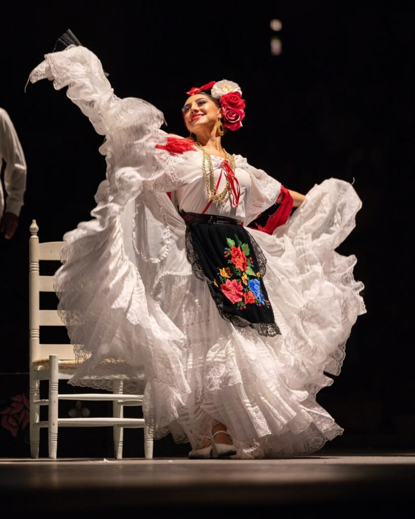 Bailarina representando el estado de Veracruz. Foto: Especial Xcaret.