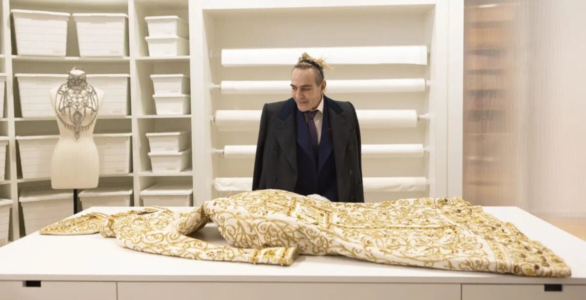 ¿Por qué despidieron a John Galliano de Dior? La polémica que cambió su carrera