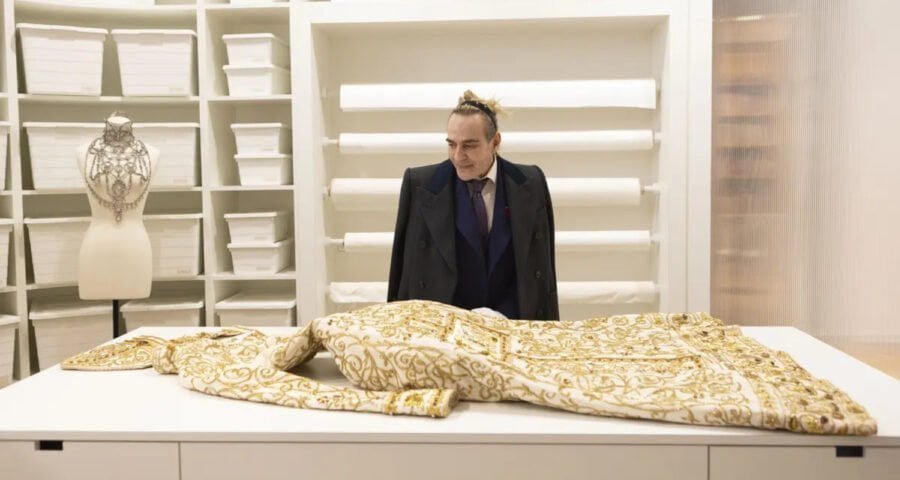 ¿Por qué despidieron a John Galliano de Dior? La polémica que cambió su carrera
