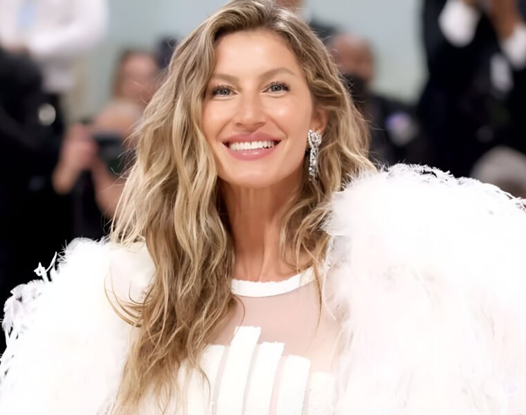 La MET Gala 2025 llega hoy, y la sastrería negra se convierte en el protagonista de la noche.