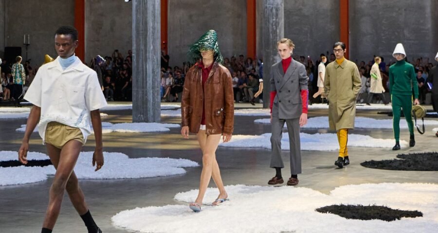 Prada Primavera-Verano 2026: la colección masculina relajada